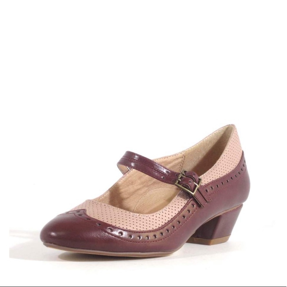 CHELSEA CREW- Beautiful wingtip heel. Size 8 1/2
